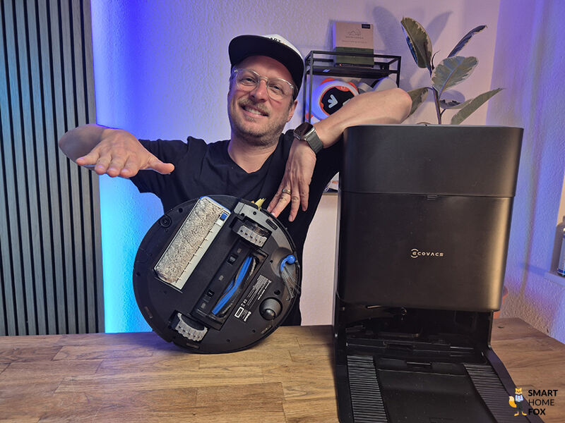 Die OMNI-Station des ECOVACS DEEBOT T80 OMNI ist in der Gesamtansicht zu sehen.